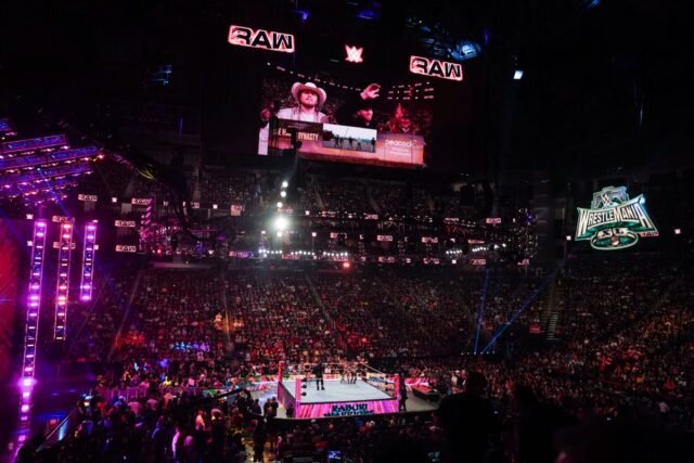 2727349-wwe-monday-night-raw-arena.jpg