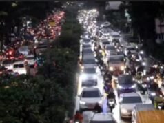 Decine di ingorghi colorano il traffico di Bandung questa mattina