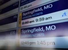 La tempesta invernale tormenta i viaggi di vacanza negli Stati Uniti nel nord-est e nei Grandi Laghi