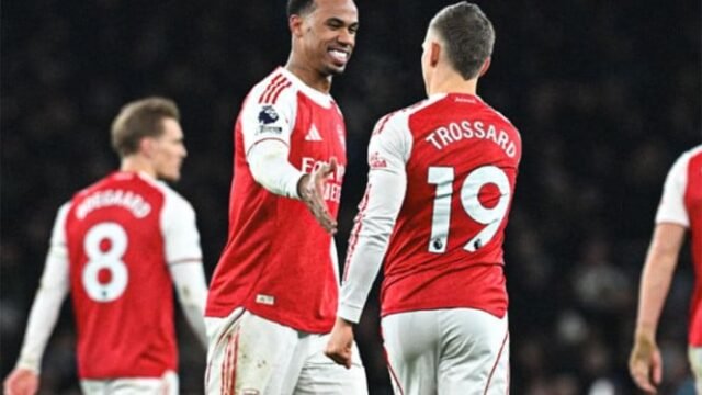 1767905594_6954640f971ab-pemain-arsenal-leandro-trossard_665_374.jpg