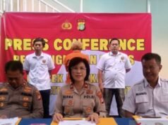 Rimproverato per aver fumato mentre era alla guida di una moto, un uomo a Jagakarsa ha pugnalato il conducente con un cacciavite