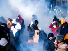 Un nuovo video mostra la lotta che ha portato alla sparatoria mortale in Minnesota da parte di un agente della polizia di frontiera