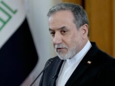 L’Iran si vendicherà “con tutto ciò che ha” se gli Stati Uniti attaccano, avverte un alto diplomatico