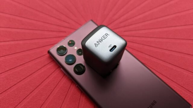 galaxy-s22-ultra-anker-nano-ii-charger-hero.jpg