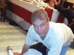 La donna misteriosa sdraiata sul pavimento sotto Andrew Mountbatten-Windsor nella villa di Jeffrey Epstein a New York “è una vittima del traffico sessuale”