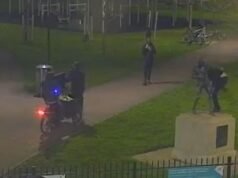 I ladri demoliscono e rubano la statua di bronzo del campione britannico di boxe dal parco di Londra, mentre la polizia lancia un appello per trovare la banda