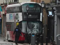 Pedone ottantenne ucciso in un incidente con un autobus a due piani a Dublino: tre rimangono in ospedale