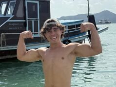 Una madre britannica scoppia in lacrime al capezzale dell’ospedale del figlio e chiede aiuto per riportarlo a casa dopo che è rimasto gravemente ferito in un incidente motociclistico in Tailandia