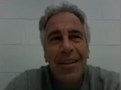 Jeffrey Epstein si lamenta che “un ragazzo di colore ha cercato di baciarmi” e gli ha fatto venire un mal di freddo in un misterioso filmato dalla prigione