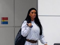 Katie Price effettua il check-in su un volo in business class prima della luna di miele a Dubai – in seguito alle affermazioni che il marito Lee Andrews non può lasciare il paese