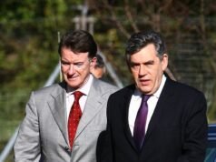 Gordon Brown si scatena contro Peter Mandelson: l’ex primo ministro afferma di ritenere che le e-mail a Epstein siano un “crimine finanziario” che ci ha “traditi tutti” – mentre la polizia fornisce aggiornamenti su indagini “complesse”