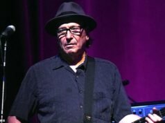 Il bassista dei Blondie Fred Smith muore all’età di 77 anni dopo una lunga malattia mentre il compagno di band con il cuore spezzato rende omaggio al “vero amico”