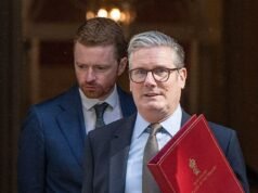 Il capo dello staff di Starmer, Morgan McSweeney, si dimette dal governo mentre lo scandalo sulla nomina di Lord Mandelson continua a imperversare