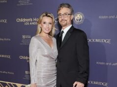 Il cantante annuncia il divorzio dal produttore di Bones dopo essere stato nominato nei file Epstein