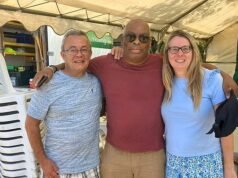 Ero una comparsa in Death In Paradise: Don Warrington e Ralf Little hanno entrambi mostrato il loro vero volto durante le riprese