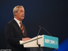 Il leader riformista Nigel Farage metterebbe fine alla cultura del WFH, insistendo sul fatto che le persone sono “più produttive stando insieme ad altri esseri umani”