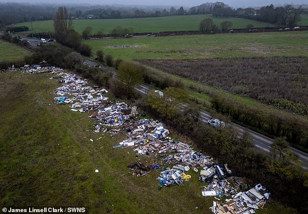 106324063-15565753-Tonnes_of_rubbish_has_been_dumped_on_farmland_near_St_Albans_Her-a-2_1771290731122.jpg