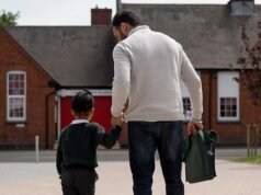 Dimentica le mamme della scuola, ero un papà in un gruppo genitoriale tossico su WhatsApp e mi sentivo come se fossi tenuto in ostaggio: hanno persino definito misogino mio figlio di 8 anni