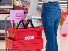 L’amore è nel corridoio ghiacciato! Asda lancia cestini rossi per aiutare gli acquirenti single a trovare l’amore