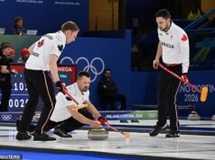 La squadra canadese di curling accusata ANCORA di aver barato alle Olimpiadi invernali mentre il dramma del doppio tocco continua