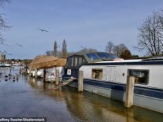 La tempesta Pedro colpirà la Gran Bretagna oggi con fino a due pollici di pioggia e raffiche di neve mentre continua il cupo semestre di metà anno