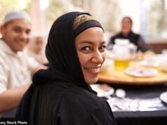 Cosa ti fa VERAMENTE il digiuno: il nostro dietologo di punta rivela l’ora esatta in cui attiva l’interruttore brucia grassi del tuo corpo, gli effetti collaterali che devi superare… e il programma alimentare per massimizzare la perdita di peso e migliorare la salute