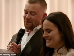 Adam Peaty trattiene le lacrime mentre rende omaggio al suocero Gordon Ramsay nel discorso di festa di coinvolgimento emotivo