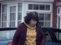 Caroline, la madre separata di Adam Peaty, sembra abbattuta mentre esce dopo aver condiviso una citazione toccante sulla famiglia il giorno in cui è atterrato il dottore di Ramsay