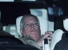 Andrew Mountbatten-Windsor DEVE essere rimosso dalla linea di successione reale, afferma il Ministro del Gabinetto mentre la polizia perquisisce la Loggia Reale per il terzo giorno