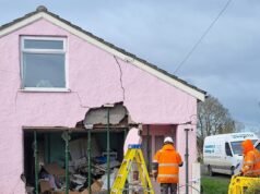 Una coppia di anziani, di 89 e 96 anni, è rimasta “devastata” dopo che la loro casa da quattro decenni è stata distrutta da un furgone che si è schiantato nel loro bungalow