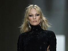 Kate Moss, 52 anni, sfoggia il suo perizoma in un abito senza schienale mentre Demi Moore, 63 anni, debutta con un sorprendente caschetto effetto bagnato ed Emily Ratajkowski, 34 anni, fa irruzione sulla passerella dello show costellato di stelle di Gucci