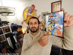 Un collezionista che aveva acquistato console di gioco rare per £ 10.000 viene fatto irruzione dalla polizia dopo che il produttore di Sonic the Hedgehog Sega ha lanciato un’operazione sotto copertura