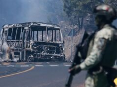 Gli americani raccontano il caos mentre i disordini in Messico si attenuano dopo la morte del boss del cartello