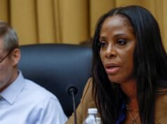 L’aiuto di Epstein fu cercato nel tentativo di incontrare Chuck Schumer, rivelano i file