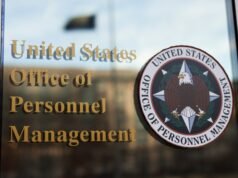 La Casa Bianca renderà più difficile per i lavoratori federali statunitensi contestare i licenziamenti