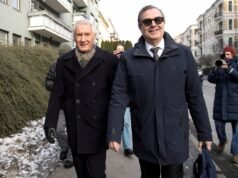 La polizia norvegese perquisisce le proprietà dell’ex primo ministro Jagland per i legami con Epstein