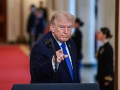 Le nuove minacce tariffarie di Trump innescano incertezza economica; stallo degli accordi commerciali