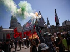 Il Senato argentino approva le controverse riforme del lavoro sostenute da Milei