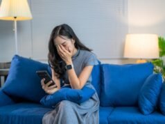 Donna condivide notizie sulla gravidanza con gli amici, non riesce a credere alla “reazione selvaggia” che riceve