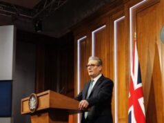 La metà degli elettori britannici vuole che il Primo Ministro si dimetta per lo scandalo Epstein