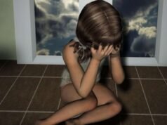 La matrigna che ha abusato del suo bambino a Sukabumi fino alla sua morte diventa sospettata, la sua confessione ti rende furioso