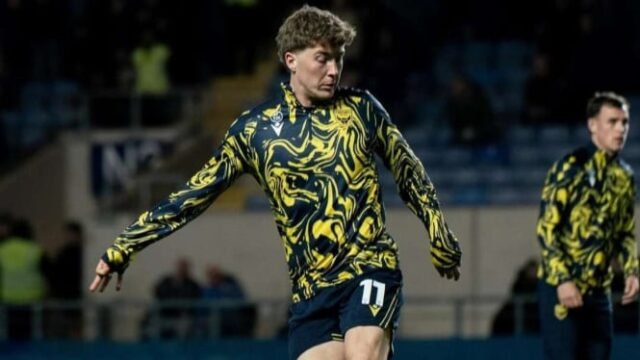 690bf5a98151a-pemain-oxford-united-ole-romeny_665_374.jpg