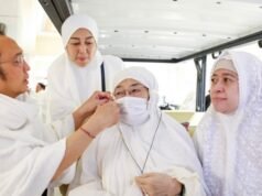 Il momento in cui Prananda aiutò Tahalul Megawati e Puan durante la loro Umrah insieme