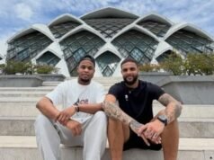 Layvin Kurzawa si ferma alla moschea Al Jabbar, Bobotoh Persib: dalla ricerca di Takjil al diventare un imam Tarawih