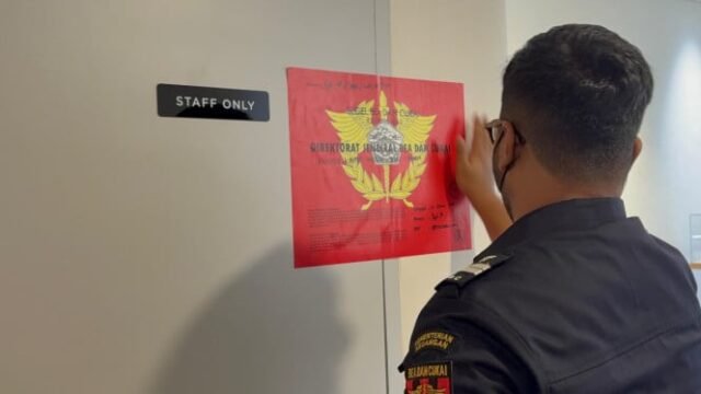 69991f5db4a54-bea-cukai-kantor-wilayah-jakarta-dan-ditjen-pajak-jakarta-utara-menyegel-toko-perhiasan-di-penjaringan_gemini_665_374.jpg
