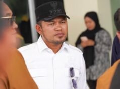 Ricevuta un’auto ufficiale del valore di 8,5 miliardi di IDR, il contenuto del garage del governatore del Kalimantan orientale è stato sorprendente