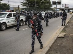 Uomini armati uccidono almeno 32 persone nel nord della Nigeria, dicono i residenti