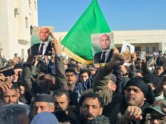 Migliaia di persone si riuniscono in Libia per i funerali di Saif al-Islam Gheddafi