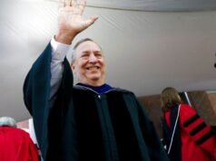 L’influente economista Larry Summers lascia Harvard a causa dei legami con Epstein