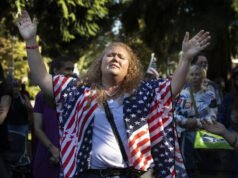 Le donne hanno le stesse probabilità degli uomini di avere visioni nazionaliste cristiane